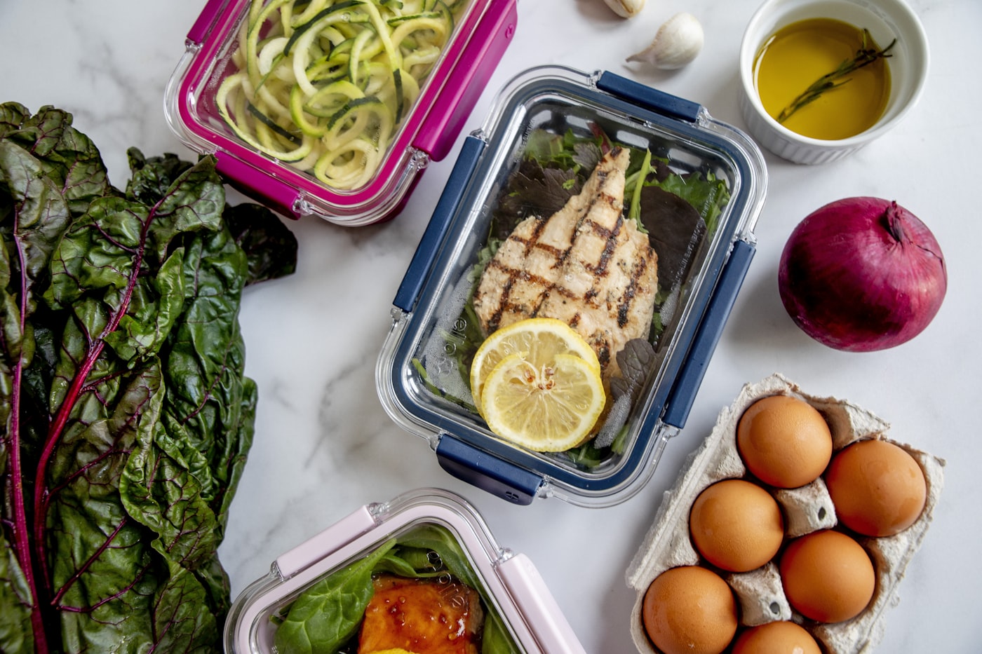 Marmita Nutriê com frango grelhado e legumes